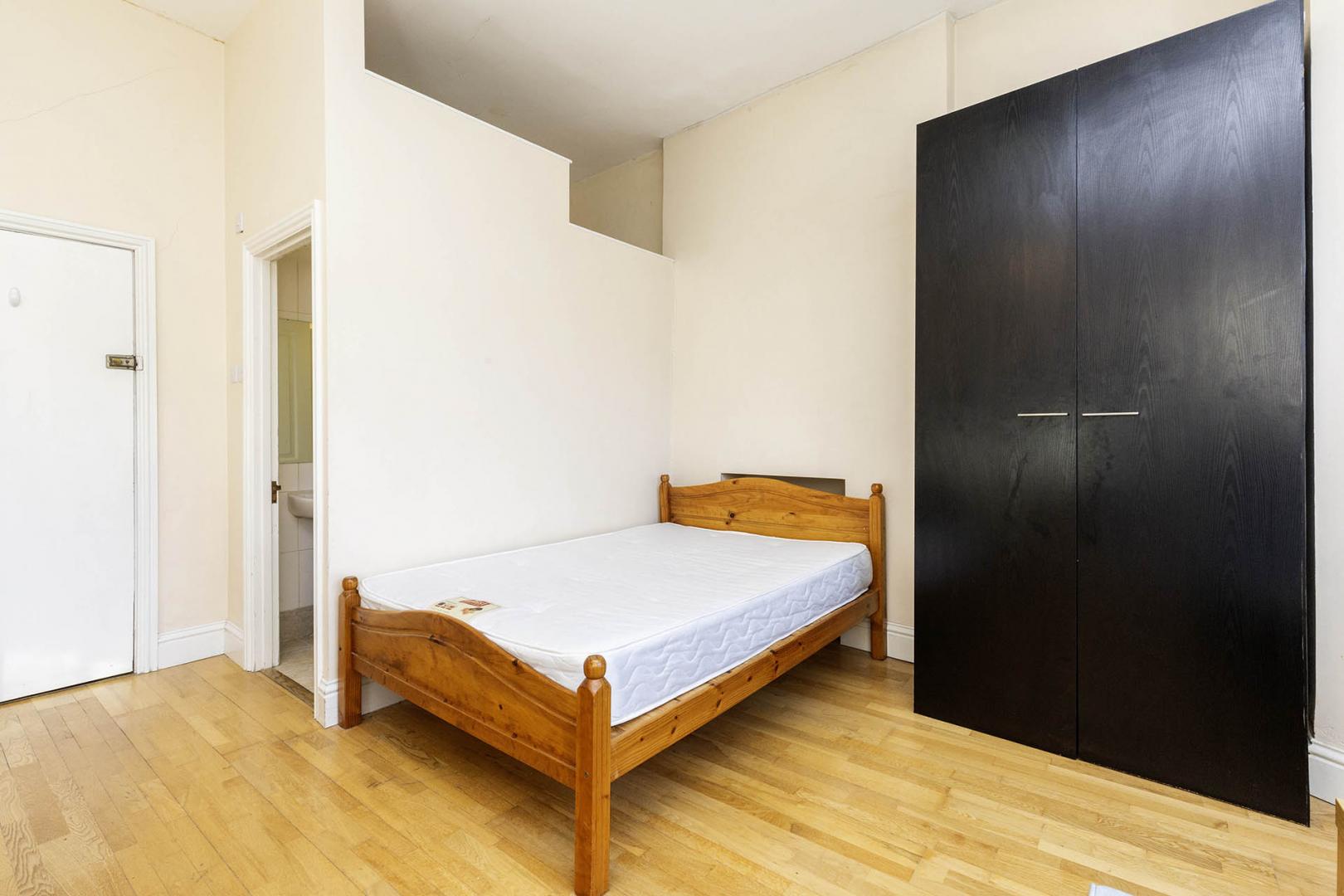 			Studio Apartment, 1 bath, 1 reception Studio			 Callcott Road, KILBURN